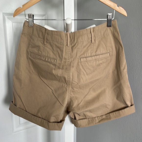 GAP Khaki Shorts - Picture 2 of 4